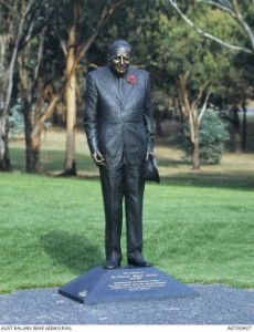 Sir Edward 'Weary' Dunlop statue at the Australian War Memorial ART90407